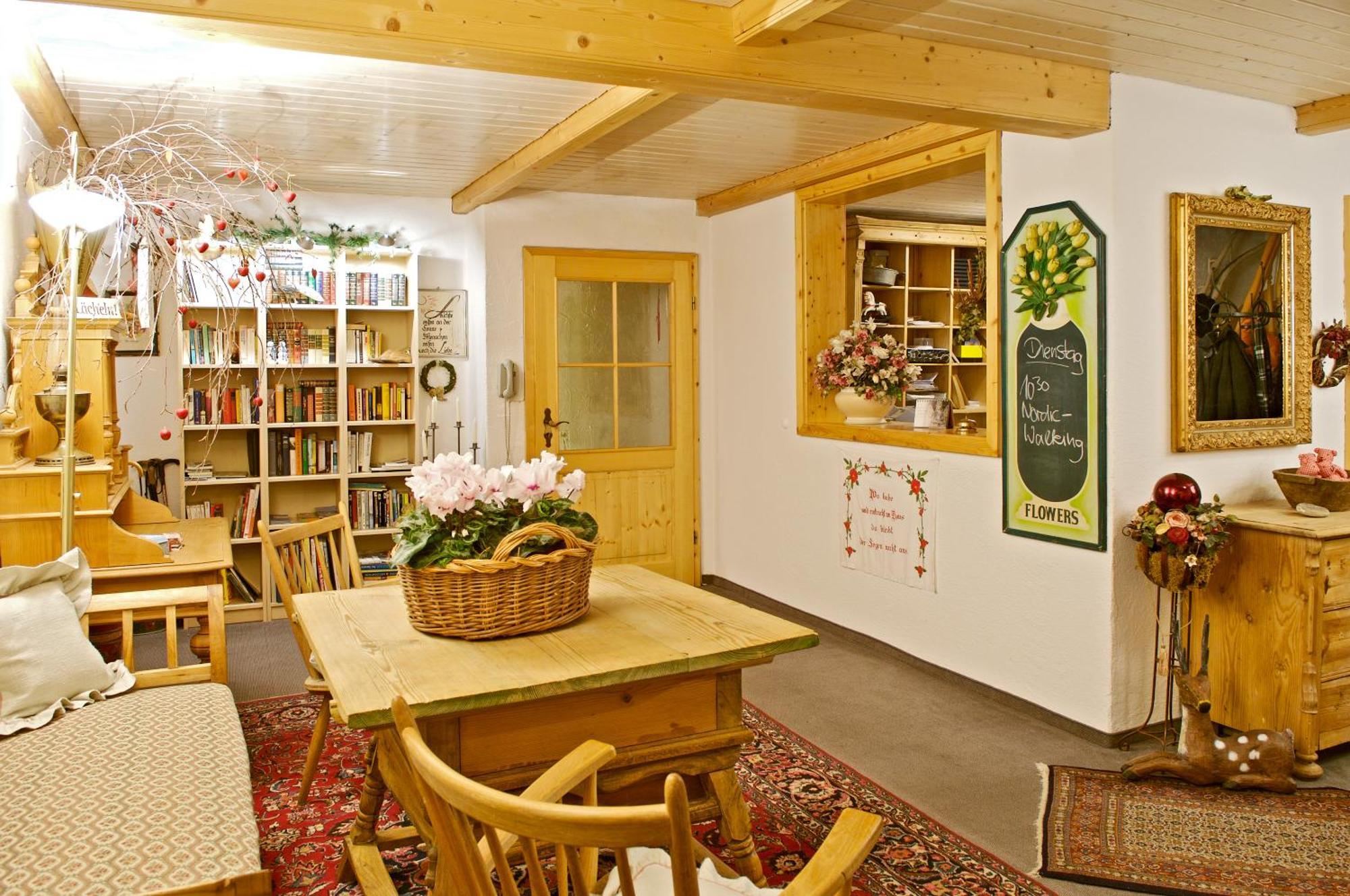 Landhotel Herzberger garni Zimmer&Ferienwohnungen Scheidegg Exterior foto